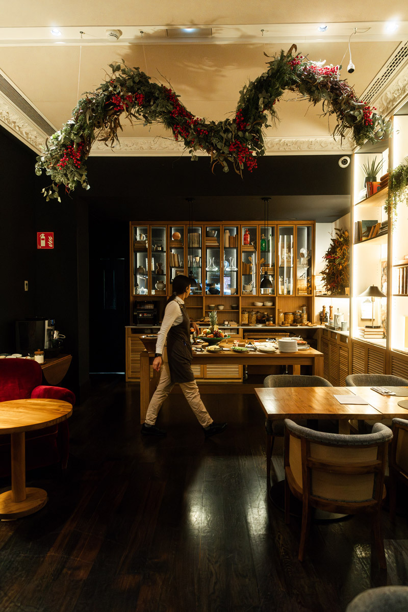 breakfast buffet, with staff walking through