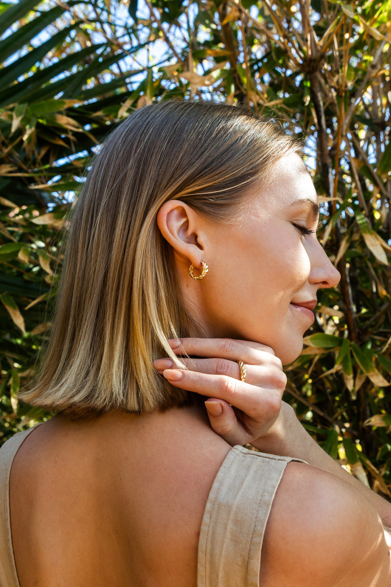 girl wearing jewellery